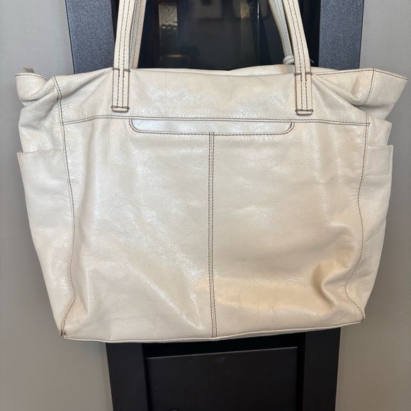 Hobo Cream Leather Tote - Picture 3 of 11